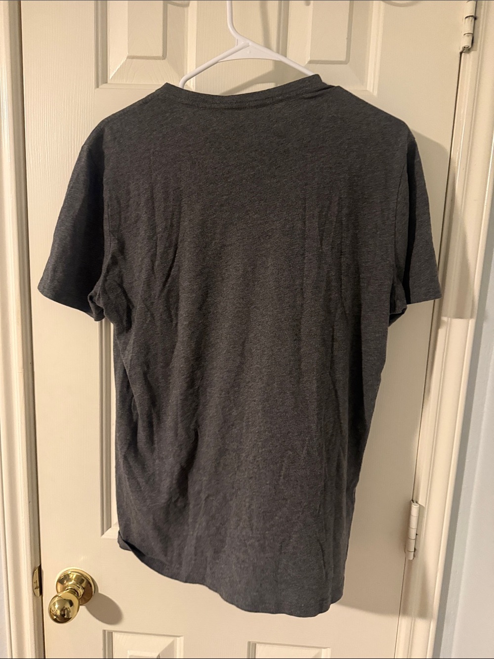 Everlane Men’s Short-Sleeve Crew Tee in Charcoal - Picture 3 of 3